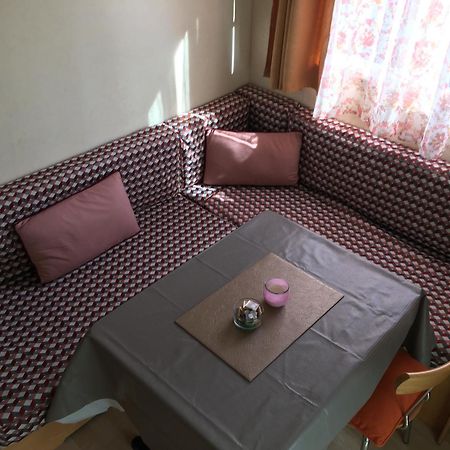 Mobile Home Avec Parking Шорж Екстериор снимка