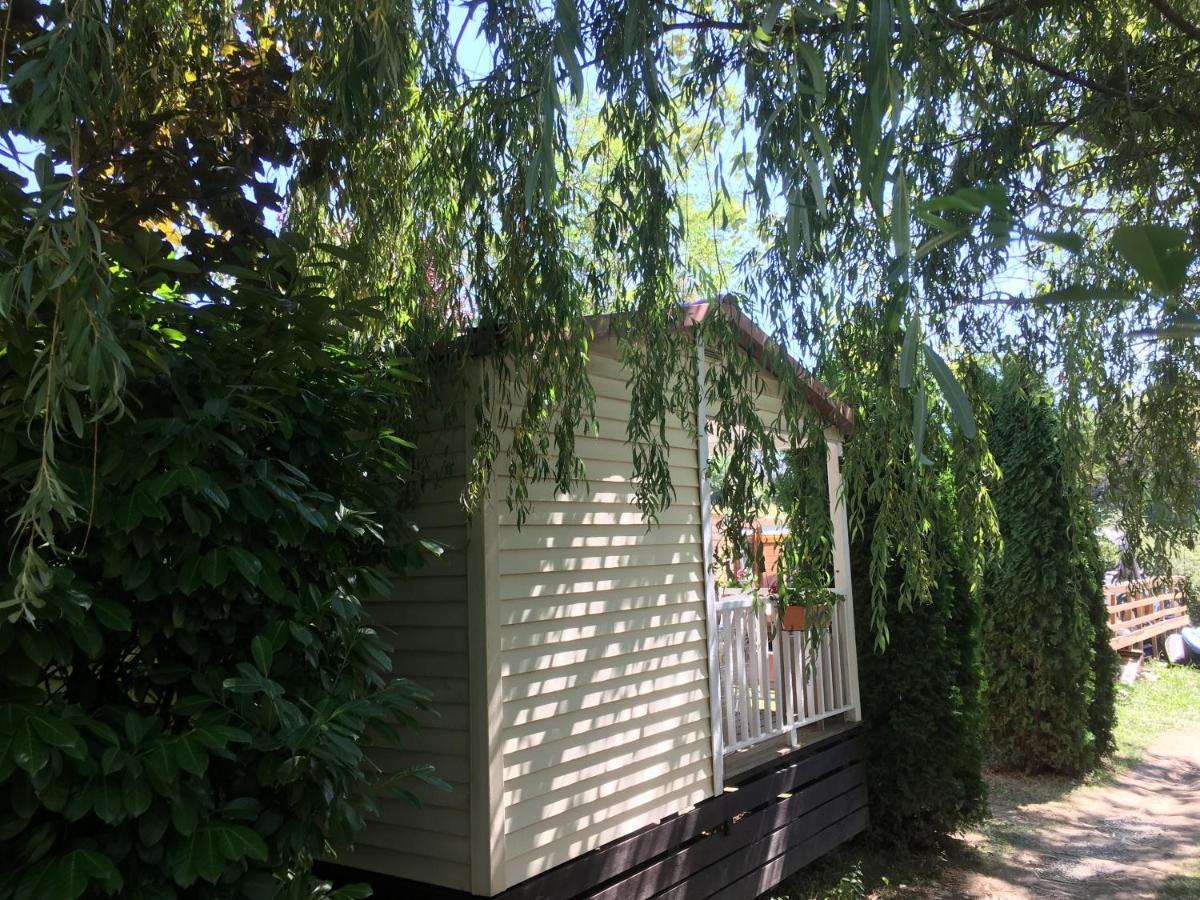 Mobile Home Avec Parking Шорж Екстериор снимка