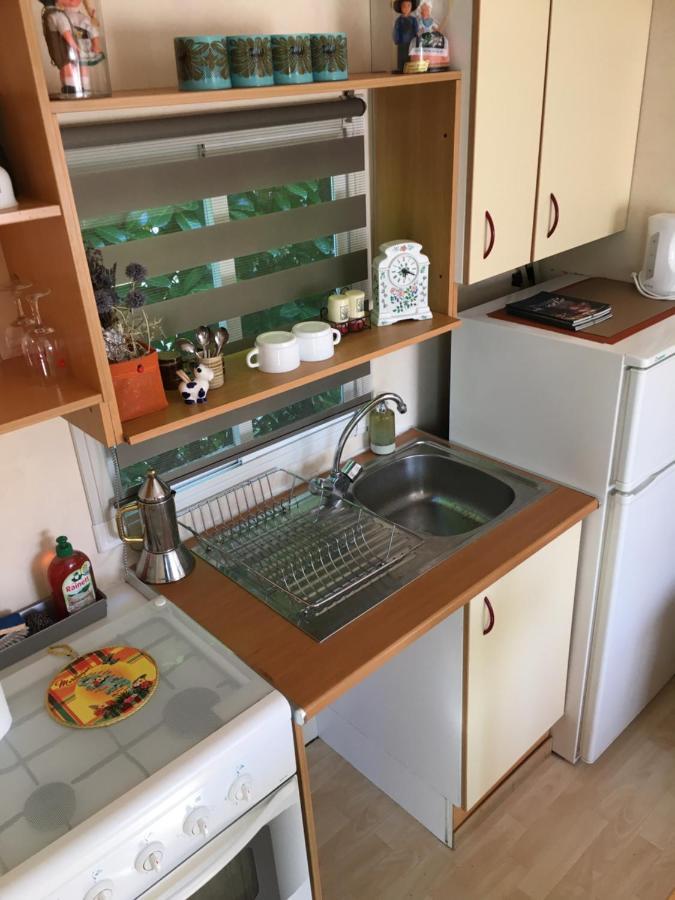 Mobile Home Avec Parking Шорж Екстериор снимка